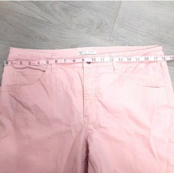 Lee Mid- Rise Pink Capris - Picture 9 of 9